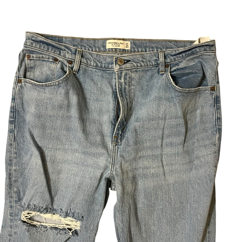 Abercrombie & Fitch Relaxed 90s Straight Ultra High-Rise Ripped Jeans Sz 16/33 - Picture 2 of 5